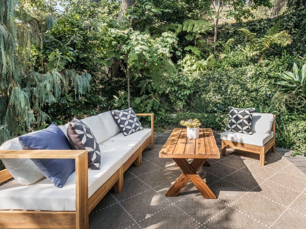 How to Choose the Best Outdoor Furniture